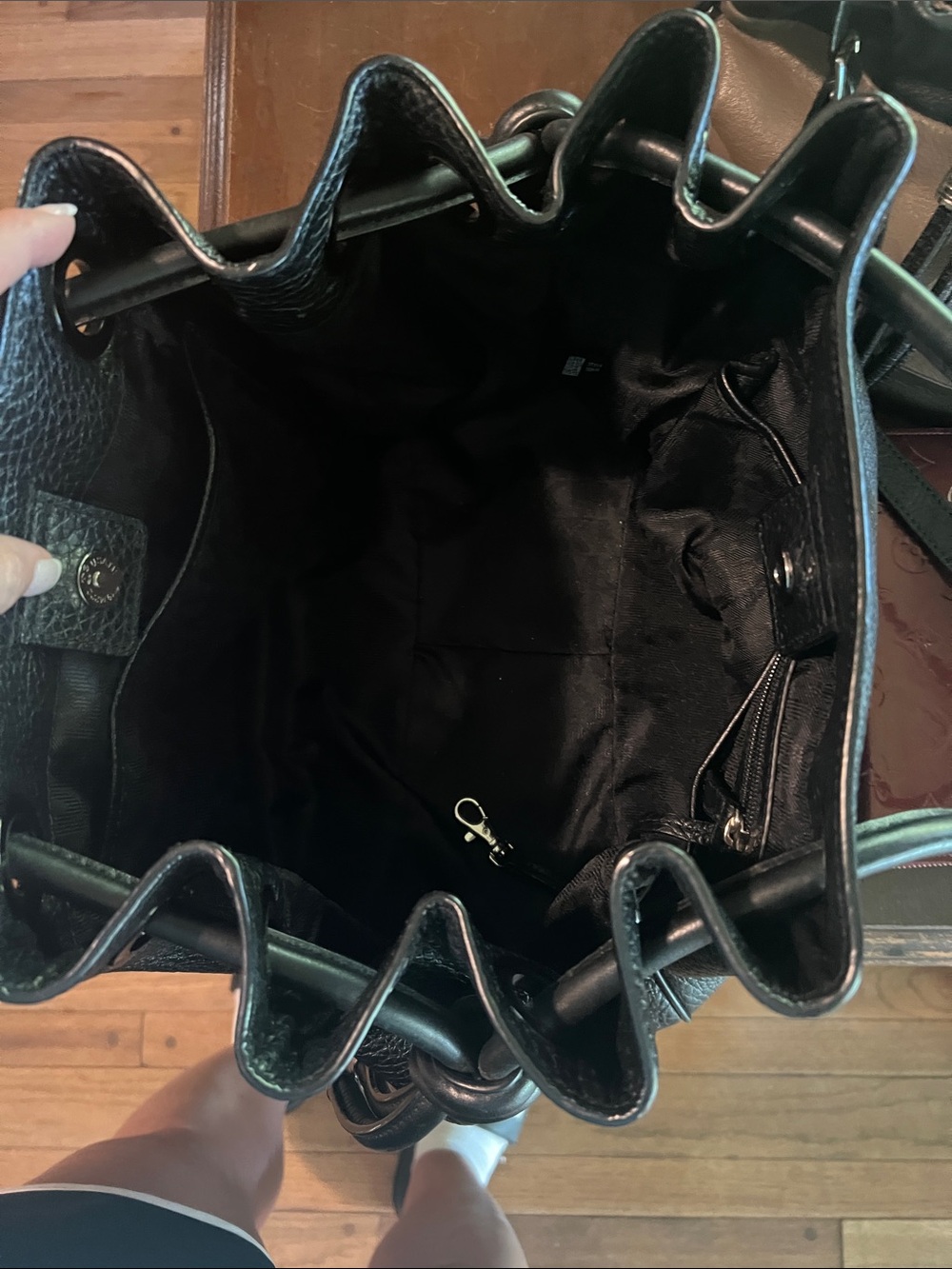 Michael Kors Dalia shoulder tote made of pebbled leather with knot detailing - Picture 3 of 4